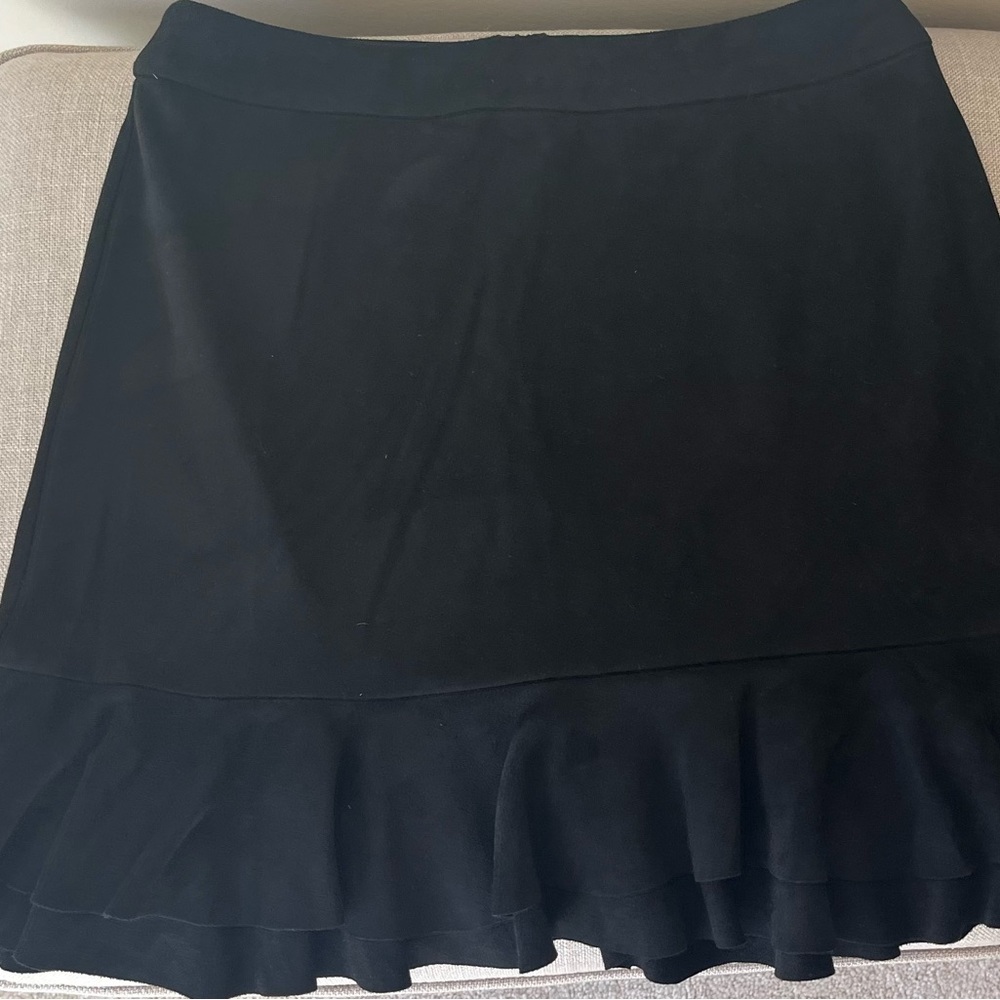 “Dress Forum” black microfiber skirt